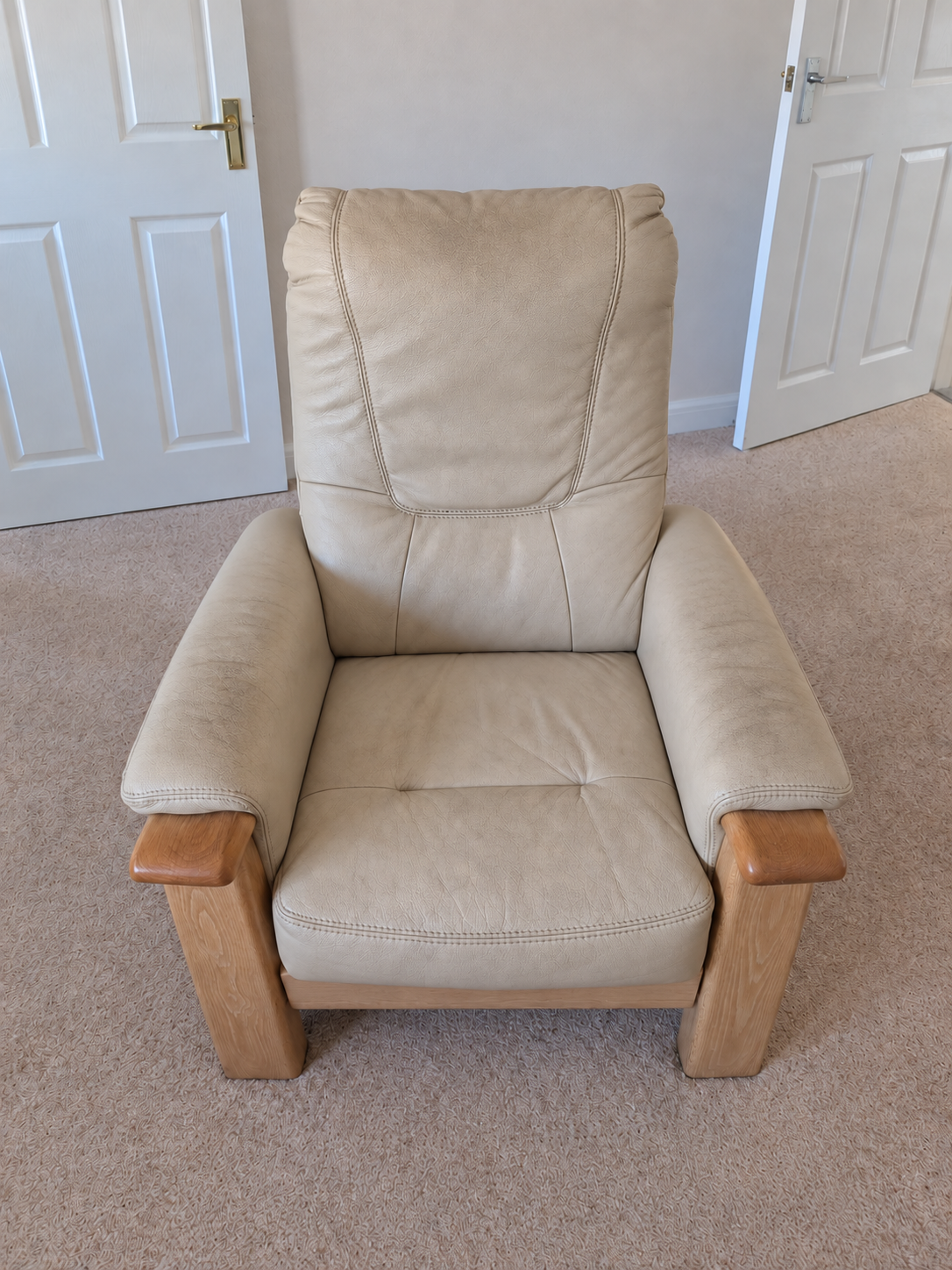 Leather sofa in Rotherham before and after professional cleaning and conditioning, before professional cleaning